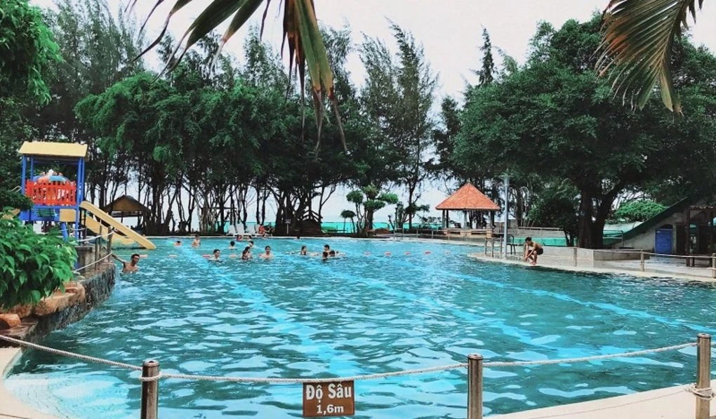 Zenna Pool Camp