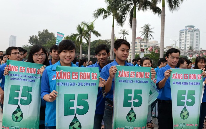 Xăng E5 ế chổng mông